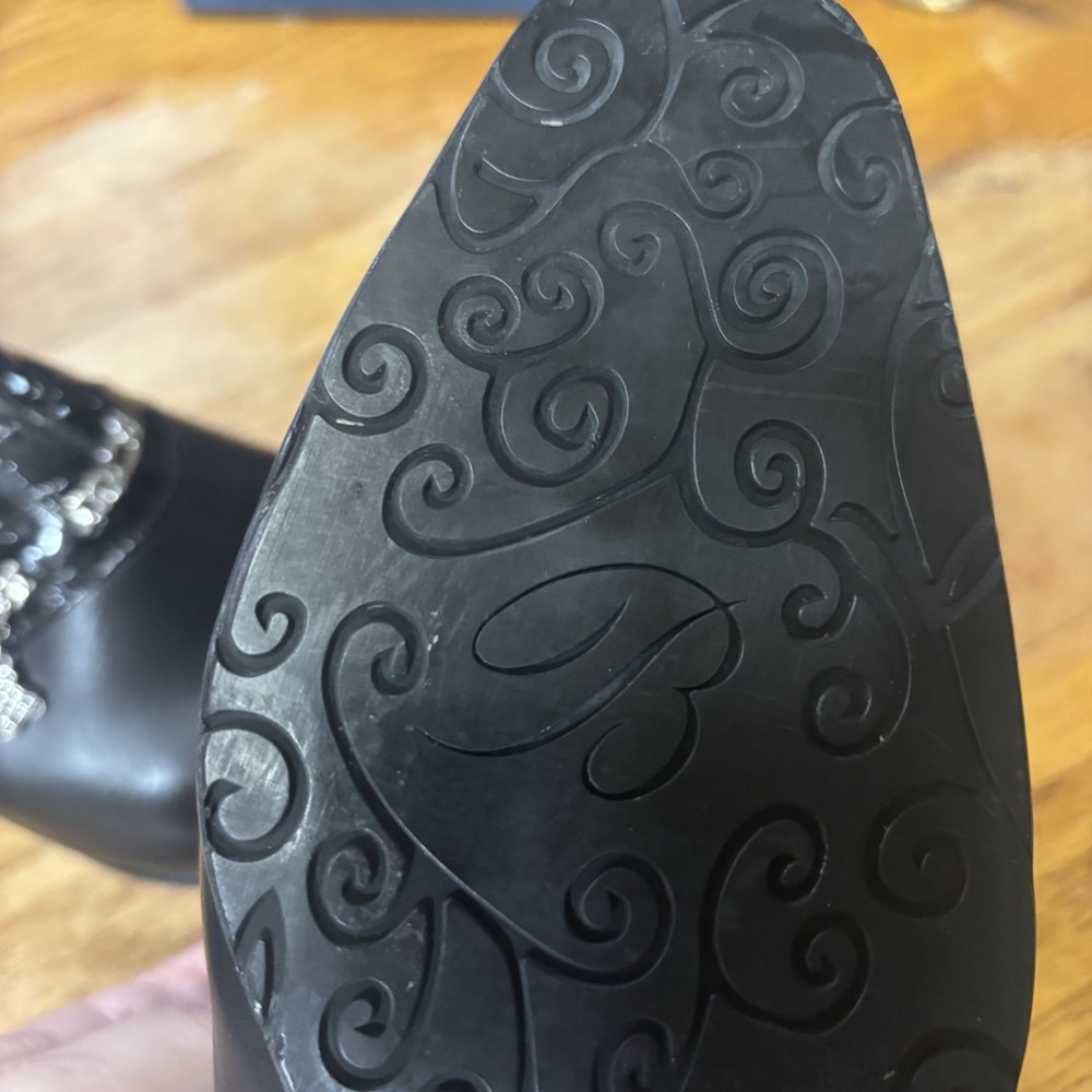 Brighton Women's Slip On Mile Black Leather 8.5 M Block Heel 2"‎ Silver Charm - Picture 8 of 9